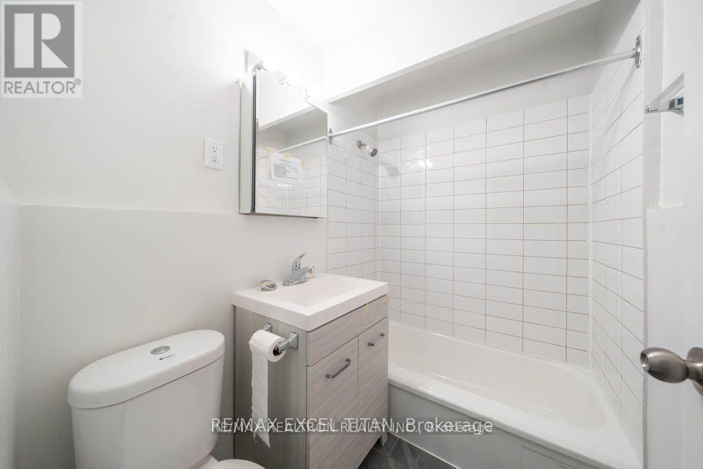207 - 77 Erskine Avenue, Toronto, Ontario  M4P 1Y5 - Photo 7 - C12998436