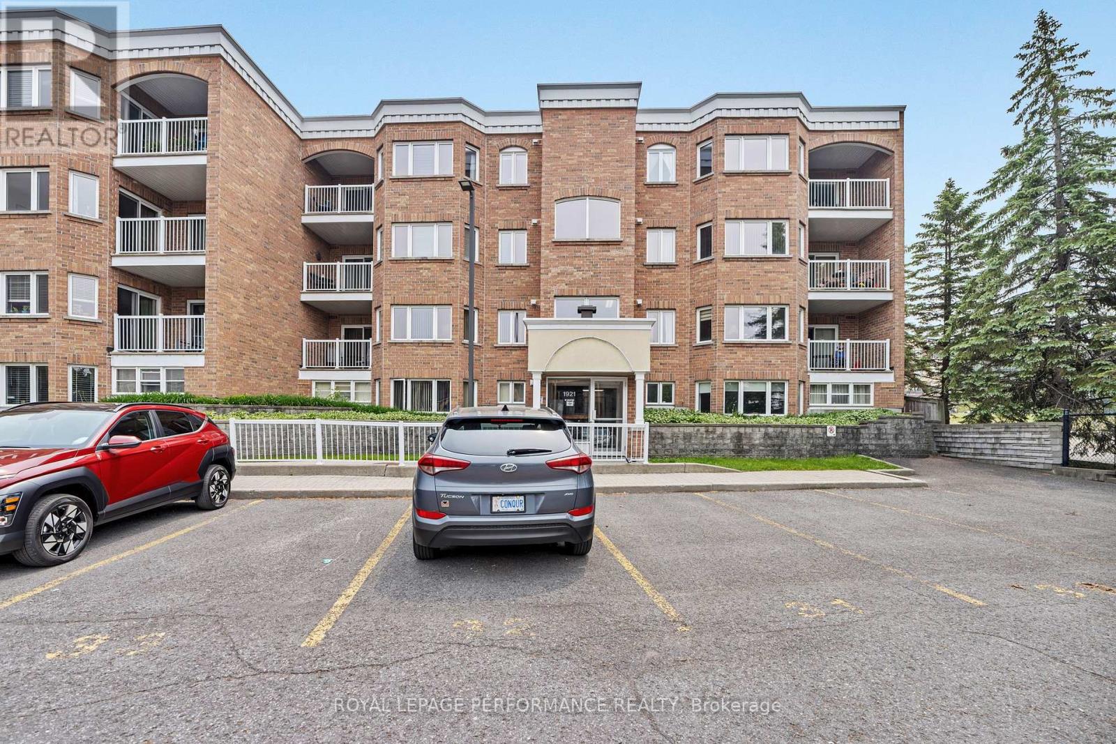 203 - 1921 St Joseph Boulevard, Ottawa, Ontario  K1C 0A3 - Photo 2 - X12998248