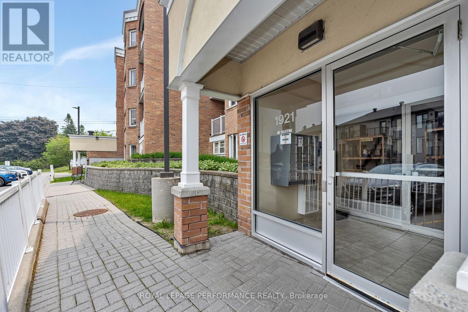 203 - 1921 St Joseph Boulevard, Ottawa, Ontario  K1C 0A3 - Photo 3 - X12998248