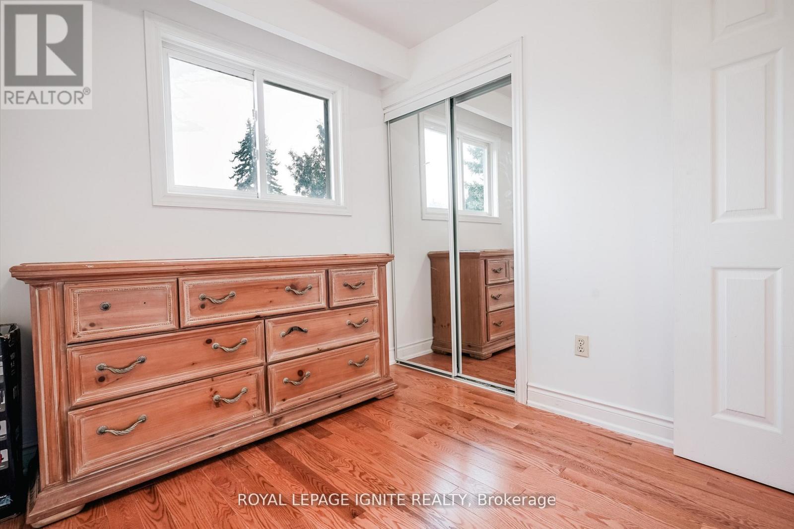 122 Valdor Drive, Toronto, Ontario  M1V 1R5 - Photo 9 - E12998244