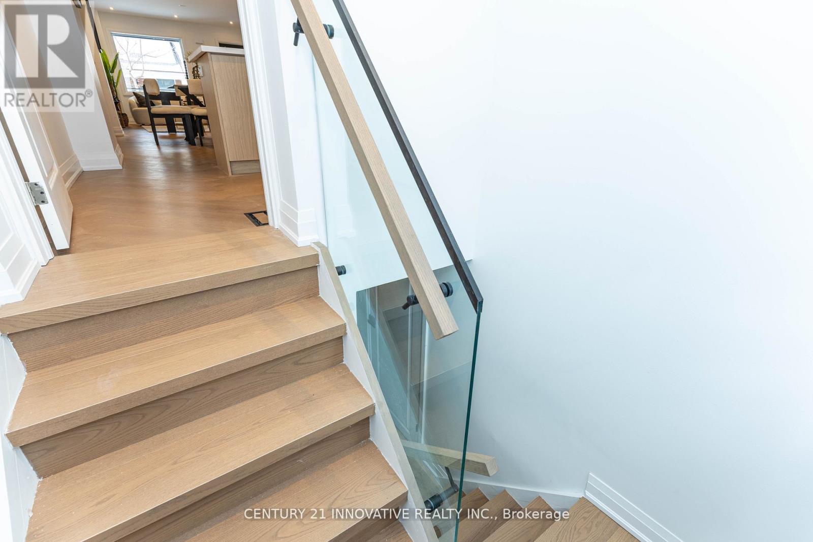 371 Milverton Boulevard, Toronto, Ontario  M4J 1W1 - Photo 13 - E12998260