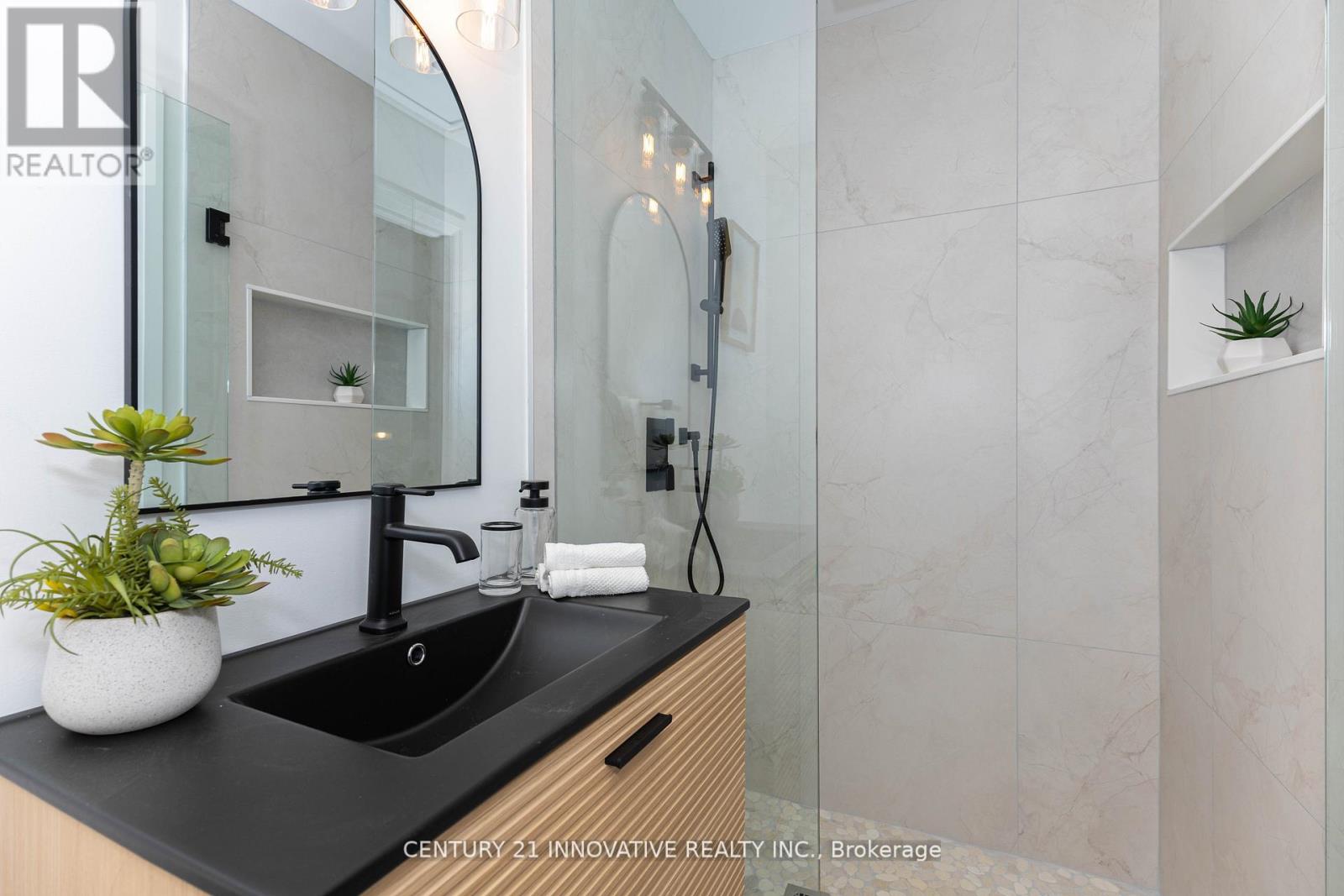 371 Milverton Boulevard, Toronto, Ontario  M4J 1W1 - Photo 32 - E12998260