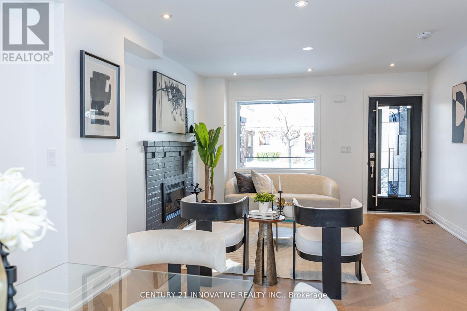 371 Milverton Boulevard, Toronto, Ontario  M4J 1W1 - Photo 4 - E12998260