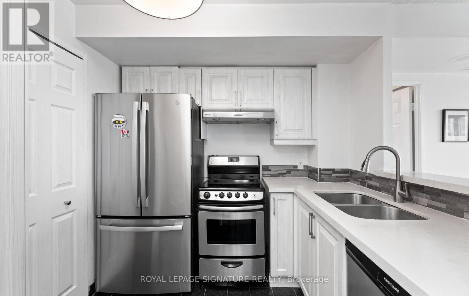 705 - 8 Lee Centre Drive, Toronto, Ontario  M1H 3H8 - Photo 18 - E12998422