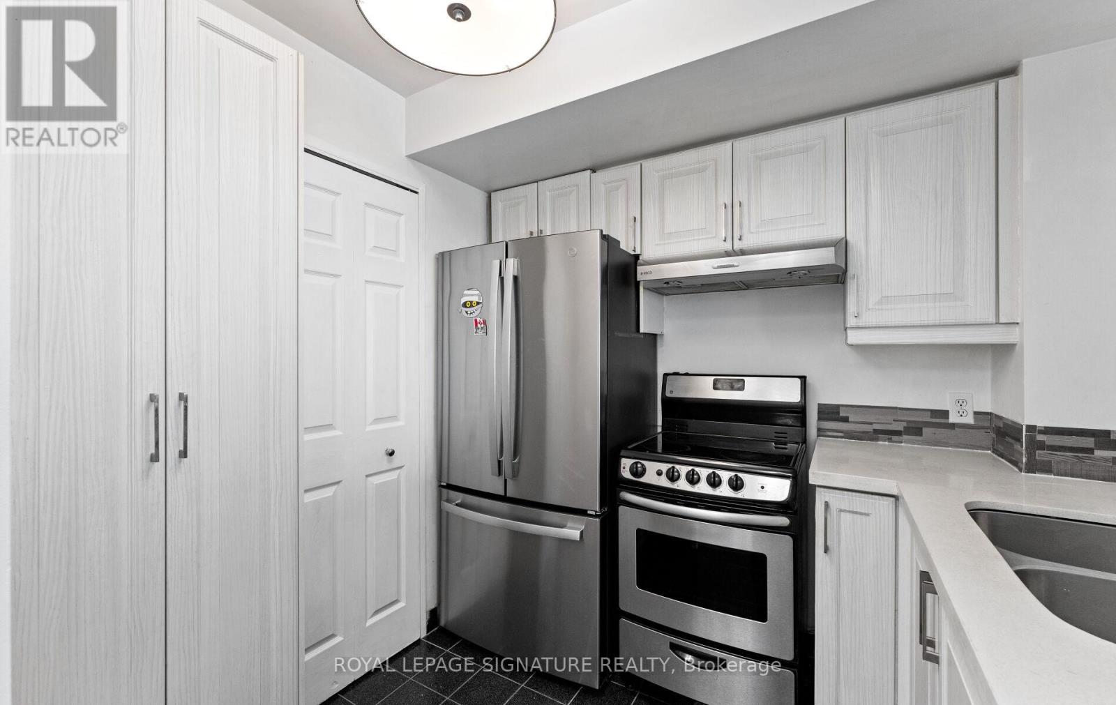 705 - 8 Lee Centre Drive, Toronto, Ontario  M1H 3H8 - Photo 20 - E12998422