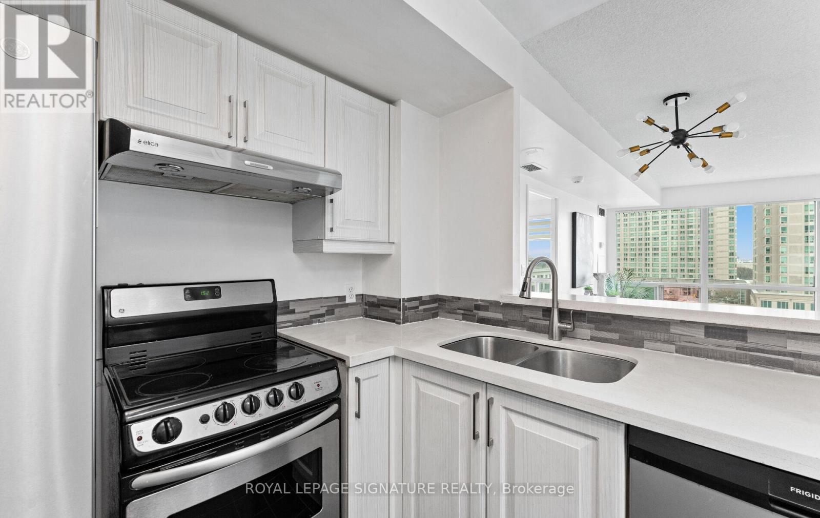 705 - 8 Lee Centre Drive, Toronto, Ontario  M1H 3H8 - Photo 21 - E12998422