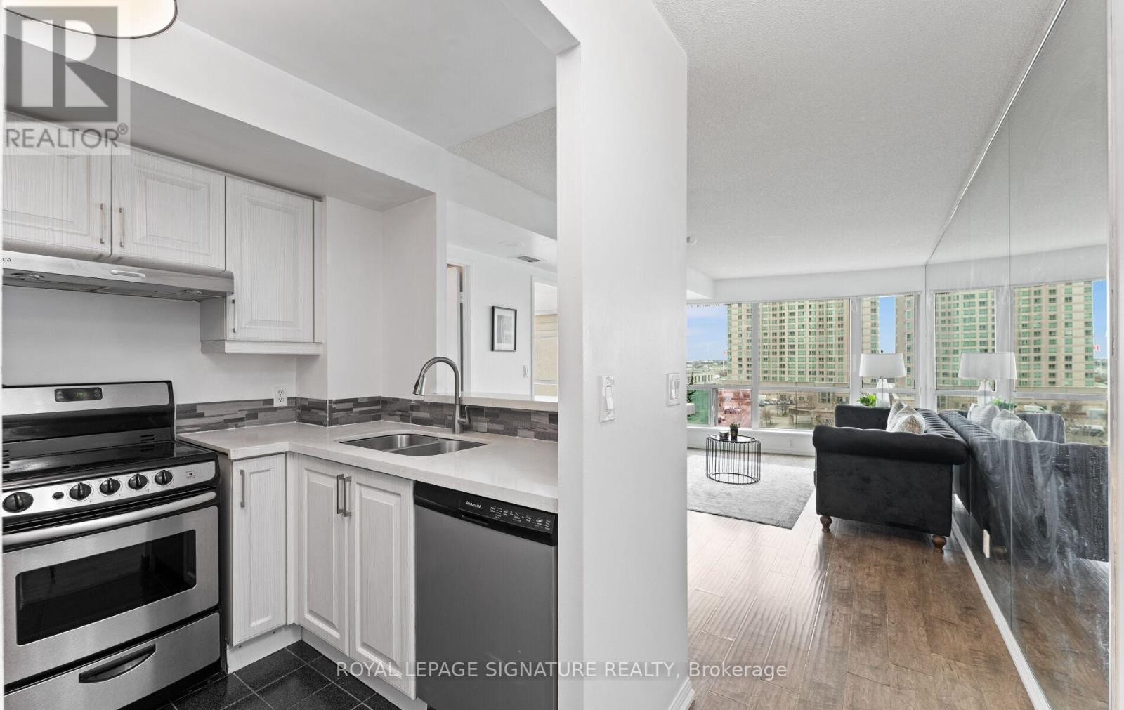 705 - 8 Lee Centre Drive, Toronto, Ontario  M1H 3H8 - Photo 9 - E12998422