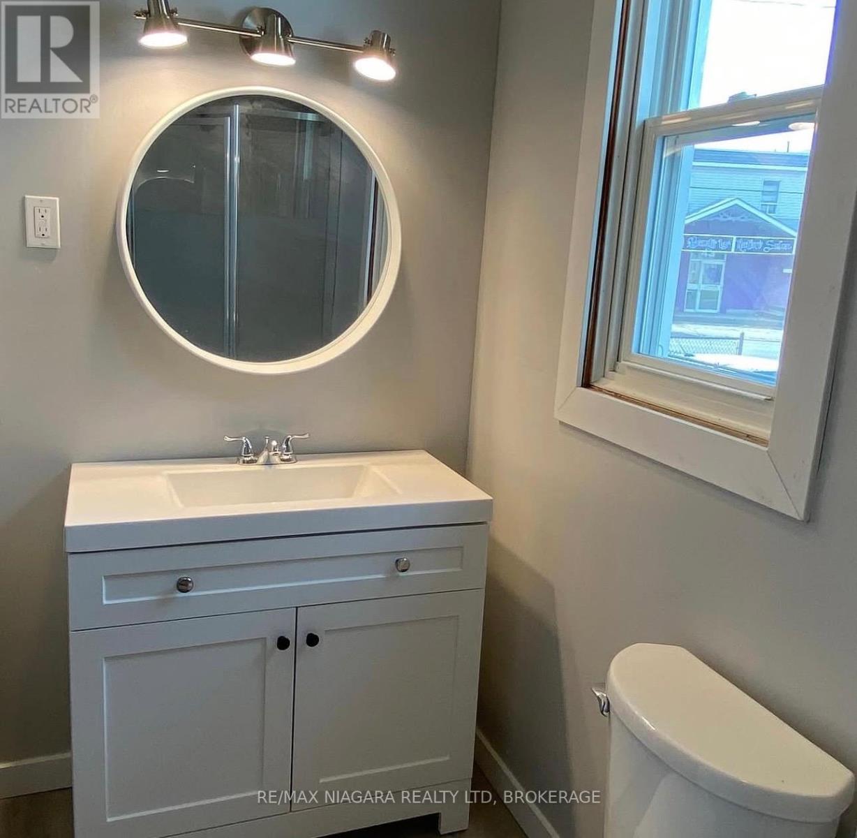 42 Niagara Street, St. Catharines, Ontario  L2R 4K9 - Photo 11 - X12998440