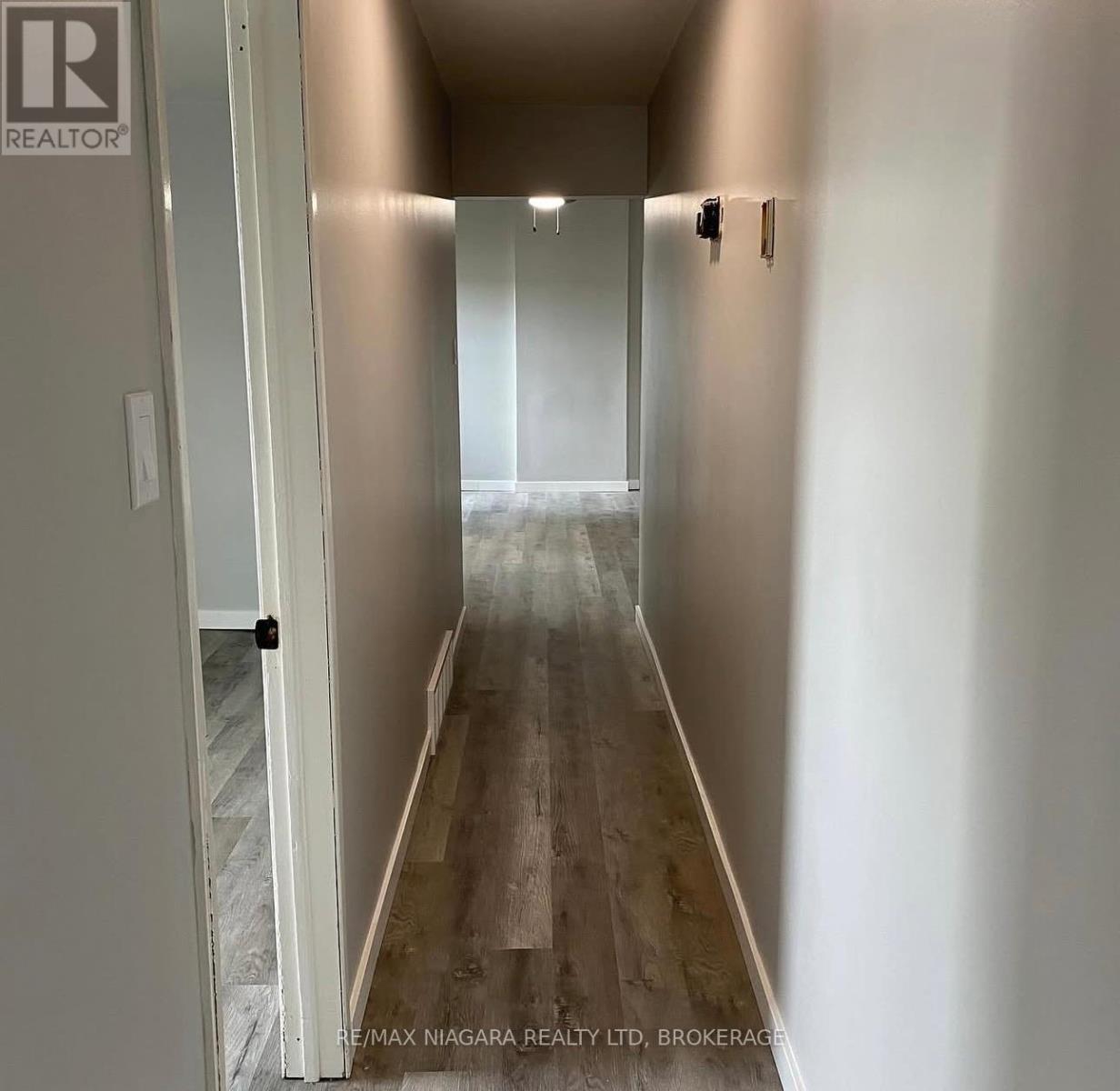 42 Niagara Street, St. Catharines, Ontario  L2R 4K9 - Photo 13 - X12998440