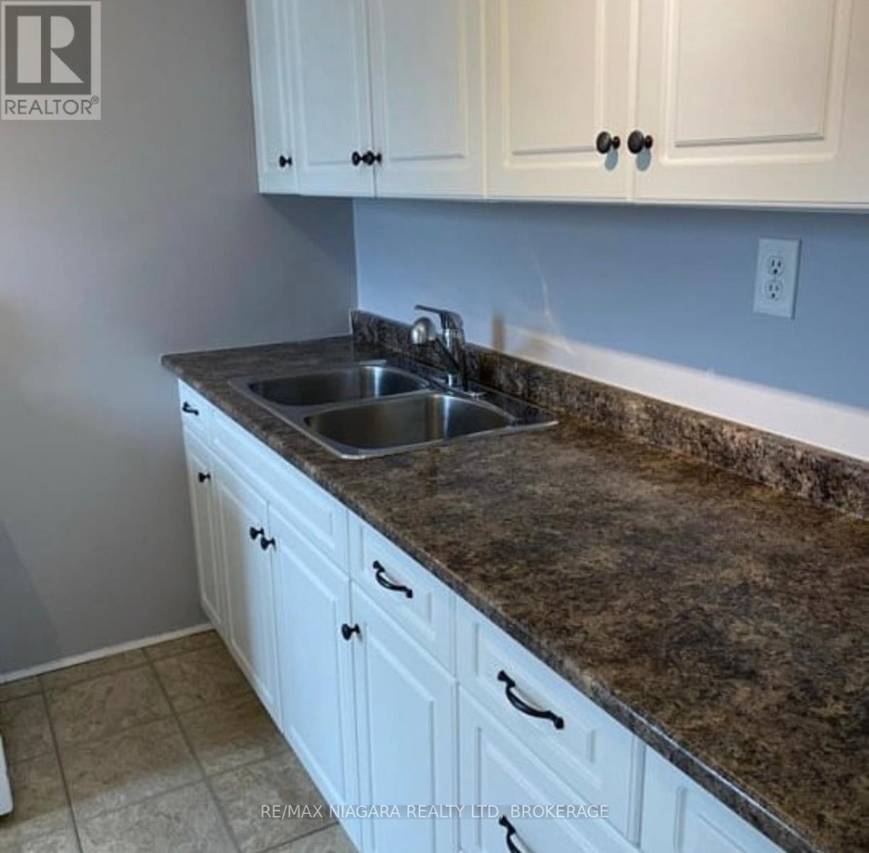 42 Niagara Street, St. Catharines, Ontario  L2R 4K9 - Photo 14 - X12998440