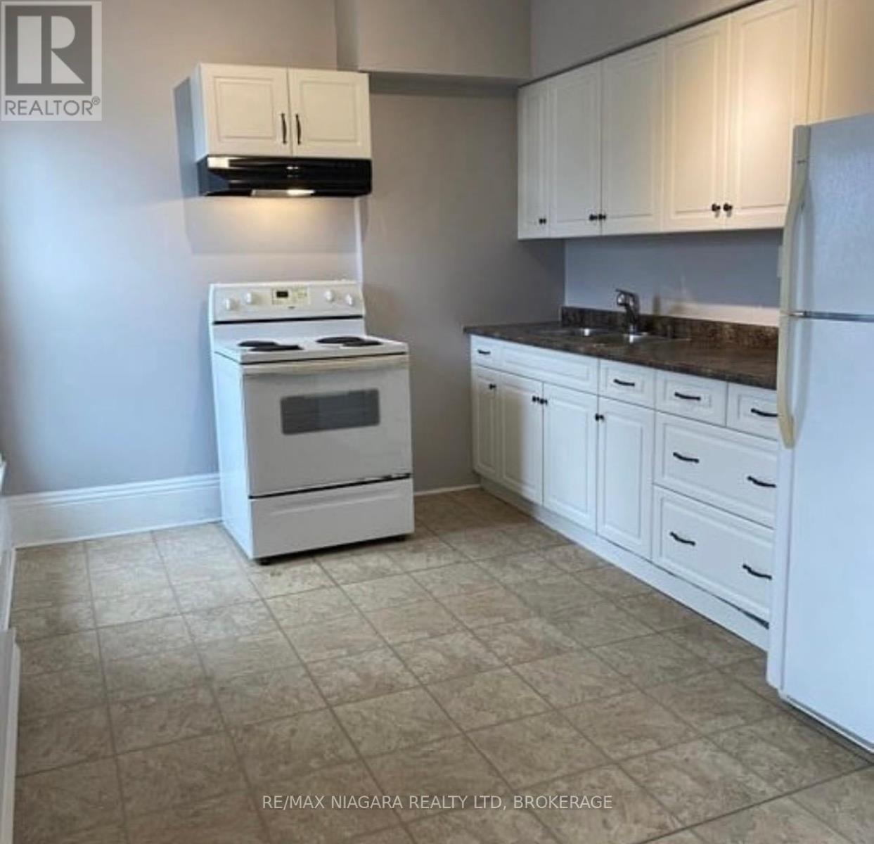 42 Niagara Street, St. Catharines, Ontario  L2R 4K9 - Photo 15 - X12998440