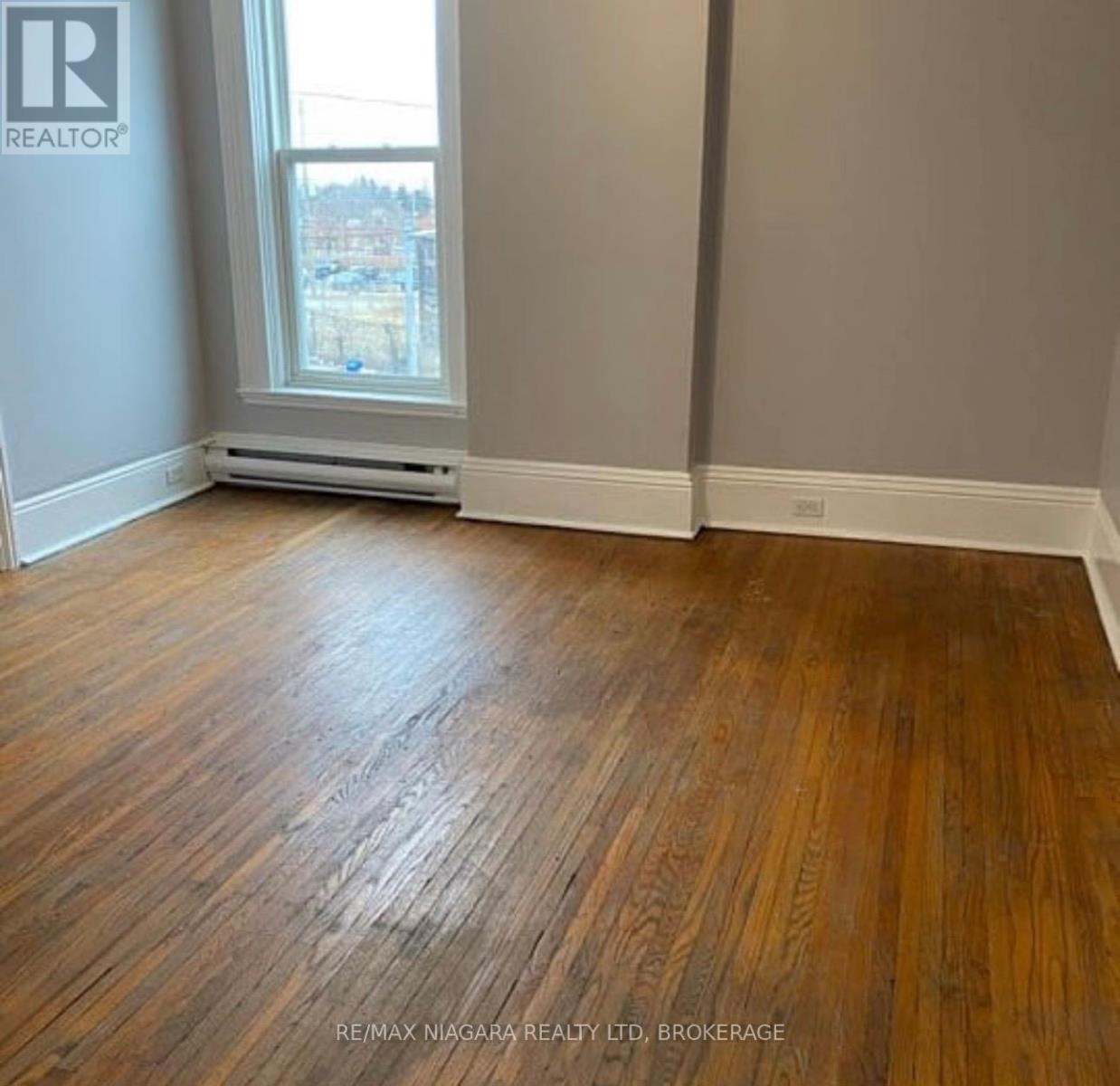 42 Niagara Street, St. Catharines, Ontario  L2R 4K9 - Photo 17 - X12998440