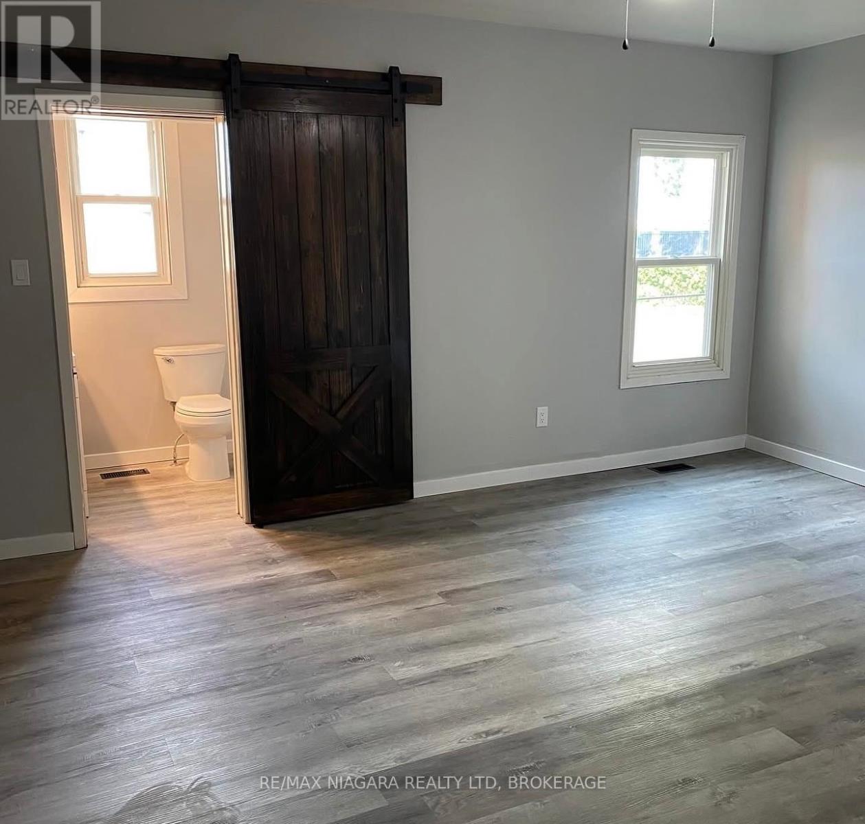 42 Niagara Street, St. Catharines, Ontario  L2R 4K9 - Photo 9 - X12998440