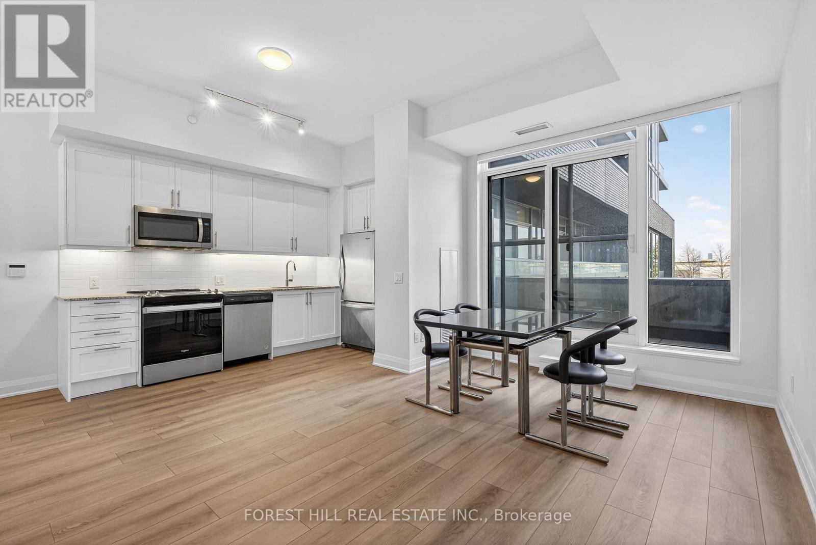 208 - 10 Gatineau Drive, Vaughan, Ontario  L4J 0L2 - Photo 10 - N12998302