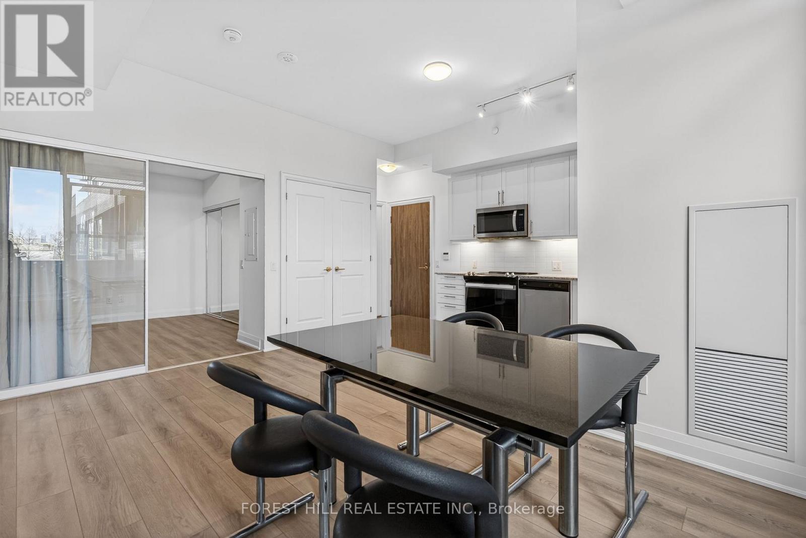 208 - 10 Gatineau Drive, Vaughan, Ontario  L4J 0L2 - Photo 13 - N12998302