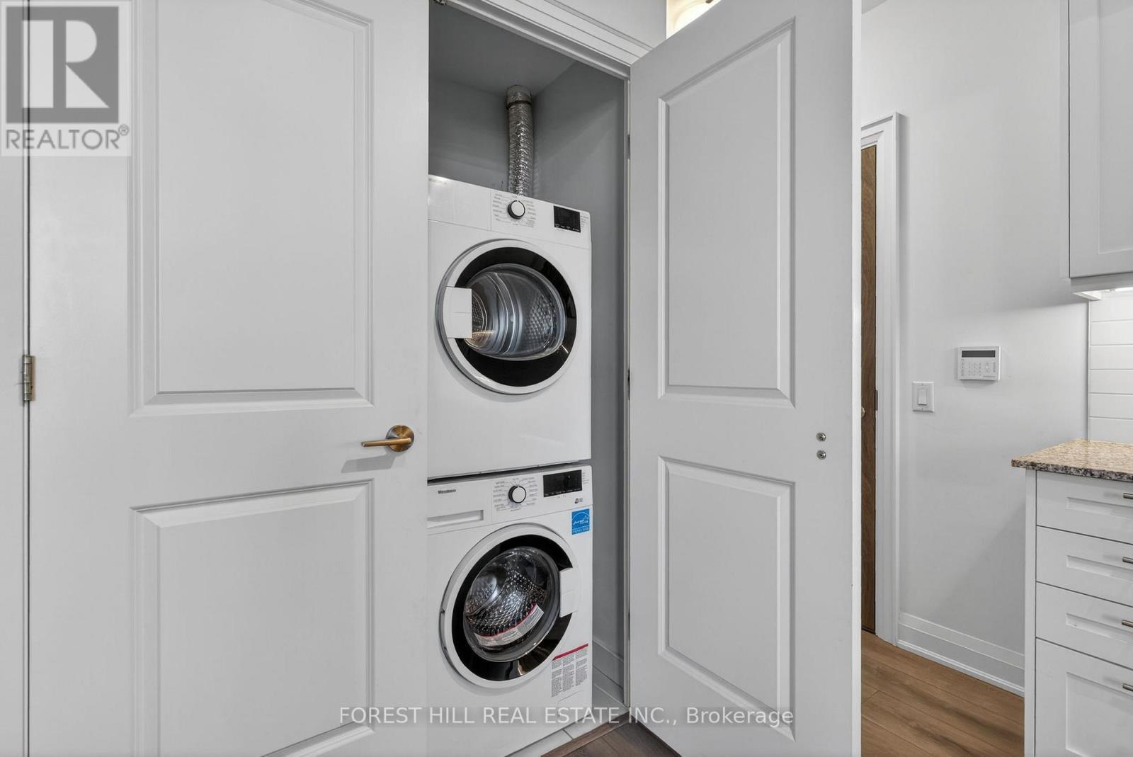 208 - 10 Gatineau Drive, Vaughan, Ontario  L4J 0L2 - Photo 17 - N12998302