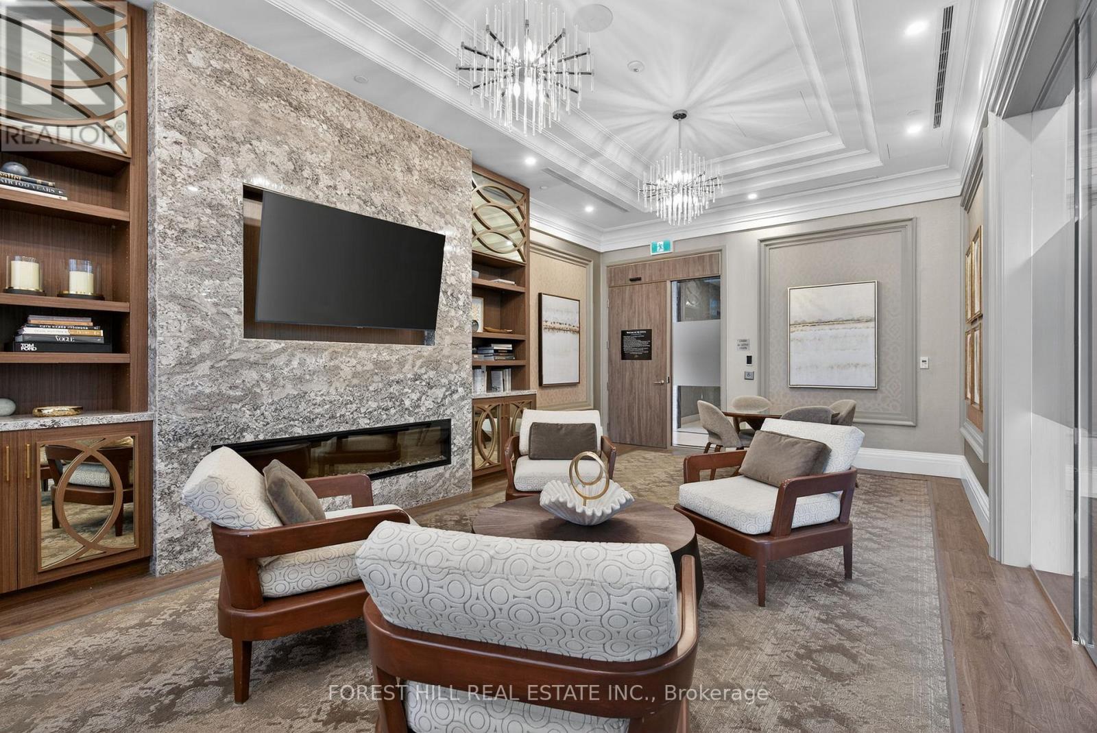 208 - 10 Gatineau Drive, Vaughan, Ontario  L4J 0L2 - Photo 4 - N12998302