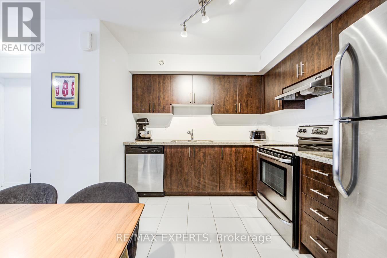 C03 - 26 Bruce Street, Vaughan, Ontario  L4L 0H4 - Photo 18 - N12998390