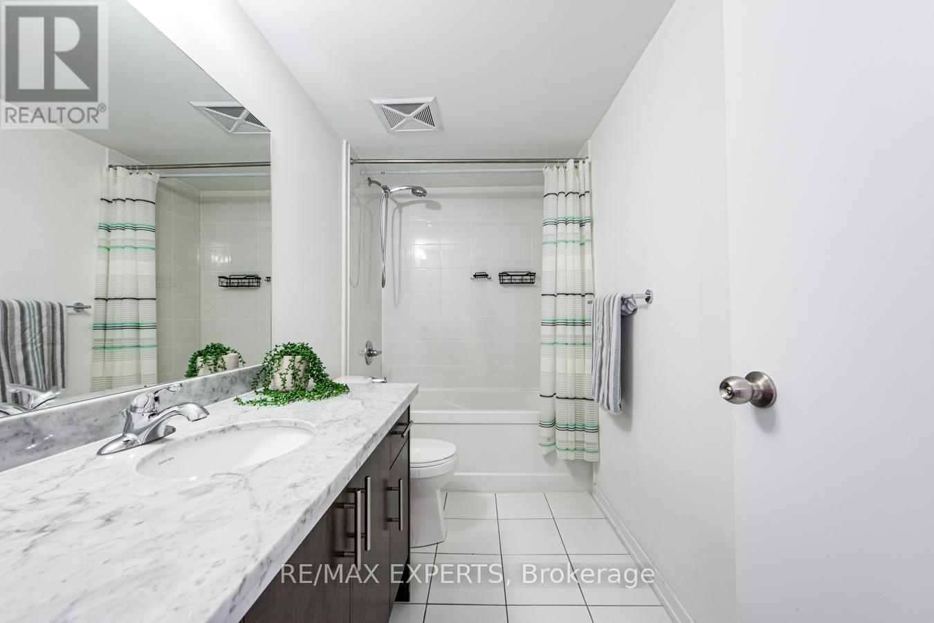 C03 - 26 Bruce Street, Vaughan, Ontario  L4L 0H4 - Photo 24 - N12998390