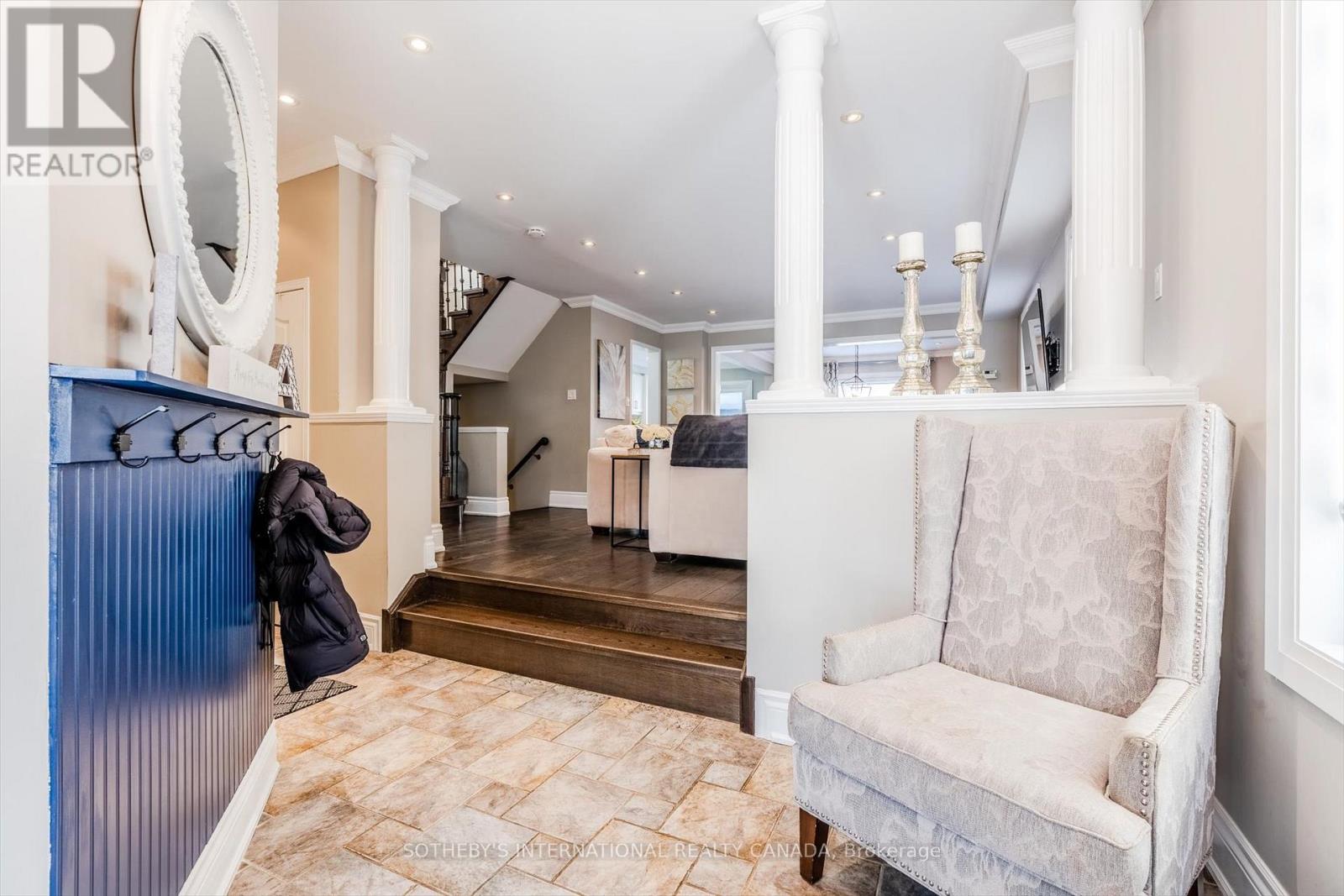 3841 Quiet Creek Drive, Mississauga, Ontario  L5M 8B1 - Photo 3 - W12751896