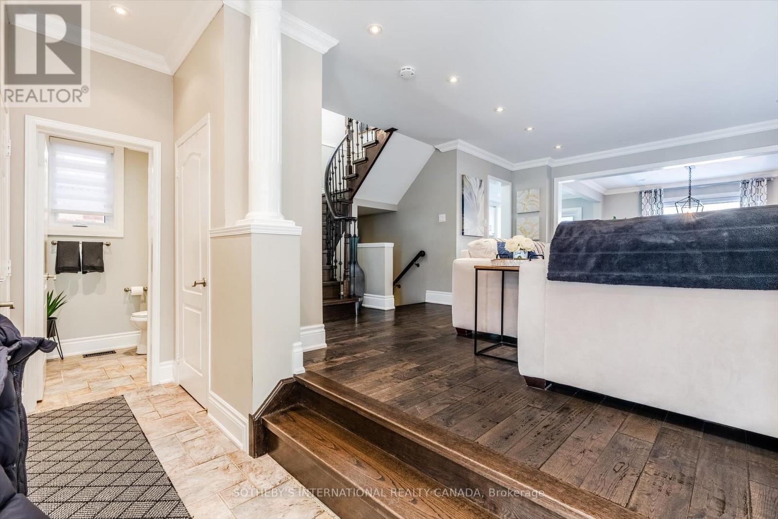 3841 Quiet Creek Drive, Mississauga, Ontario  L5M 8B1 - Photo 5 - W12751896