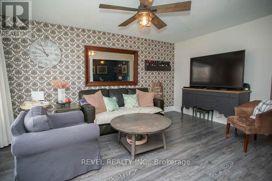 102 Century Hill Drive, Kitchener, Ontario  N2E 2H8 - Photo 5 - X12996656