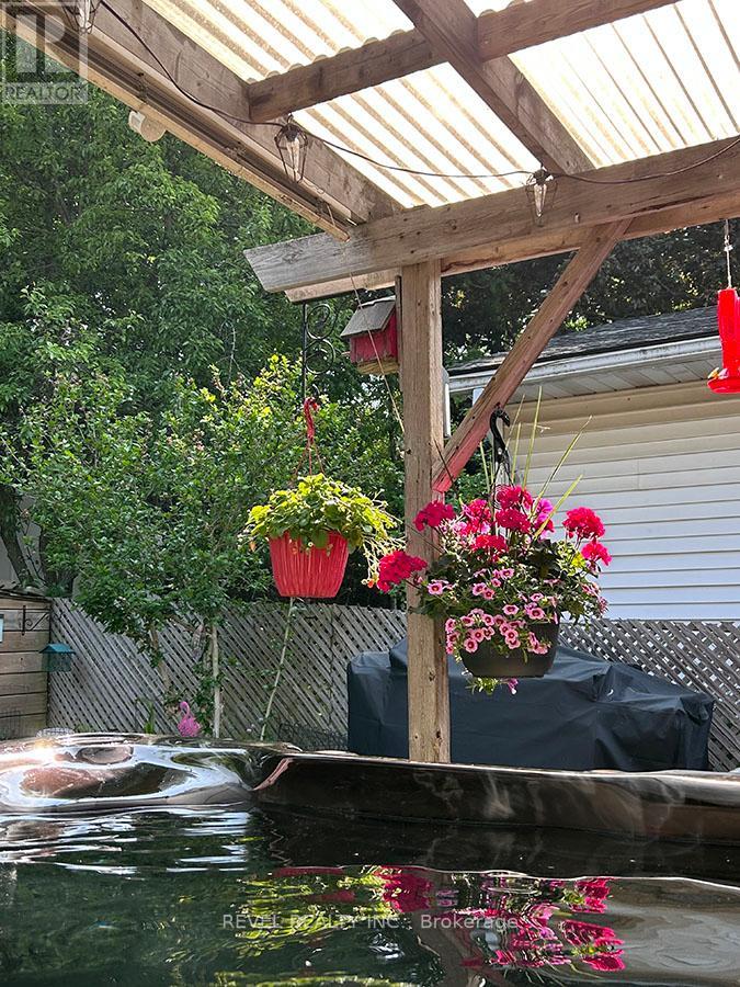 102 Century Hill Drive, Kitchener, Ontario  N2E 2H8 - Photo 35 - X12996656