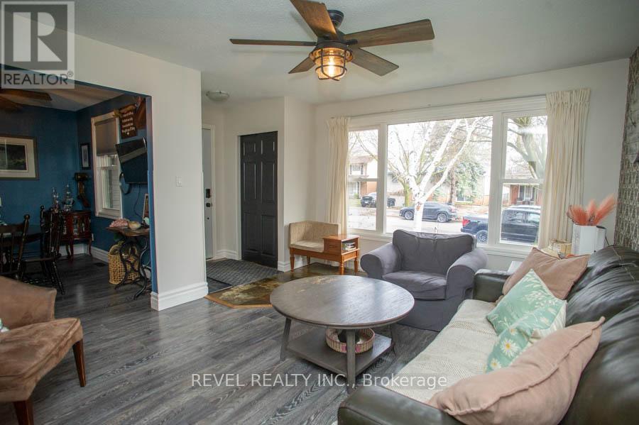 102 Century Hill Drive, Kitchener, Ontario  N2E 2H8 - Photo 4 - X12996656