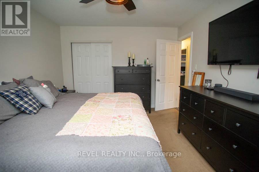 102 Century Hill Drive, Kitchener, Ontario  N2E 2H8 - Photo 12 - X12996656