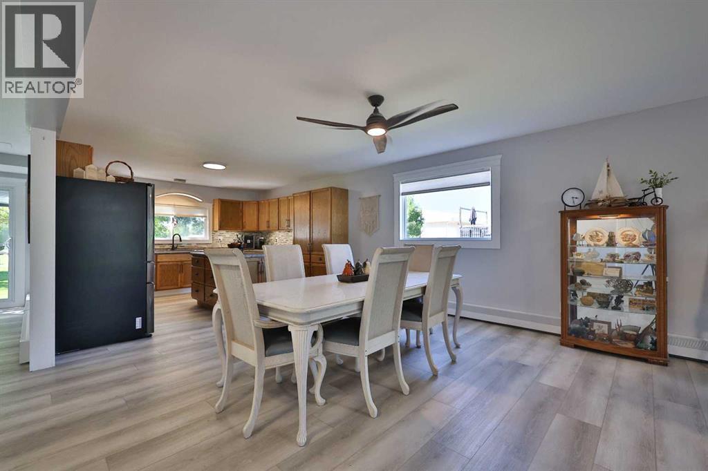 228 Centre Street, Magrath, Alberta  T0K 1J0 - Photo 18 - A2248660