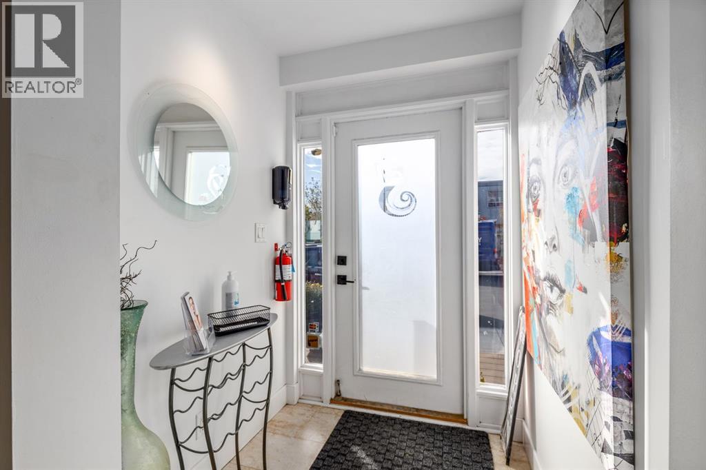 2032 34 Avenue SW, Calgary, Alberta  T2T 2C3 - Photo 5 - A2290615