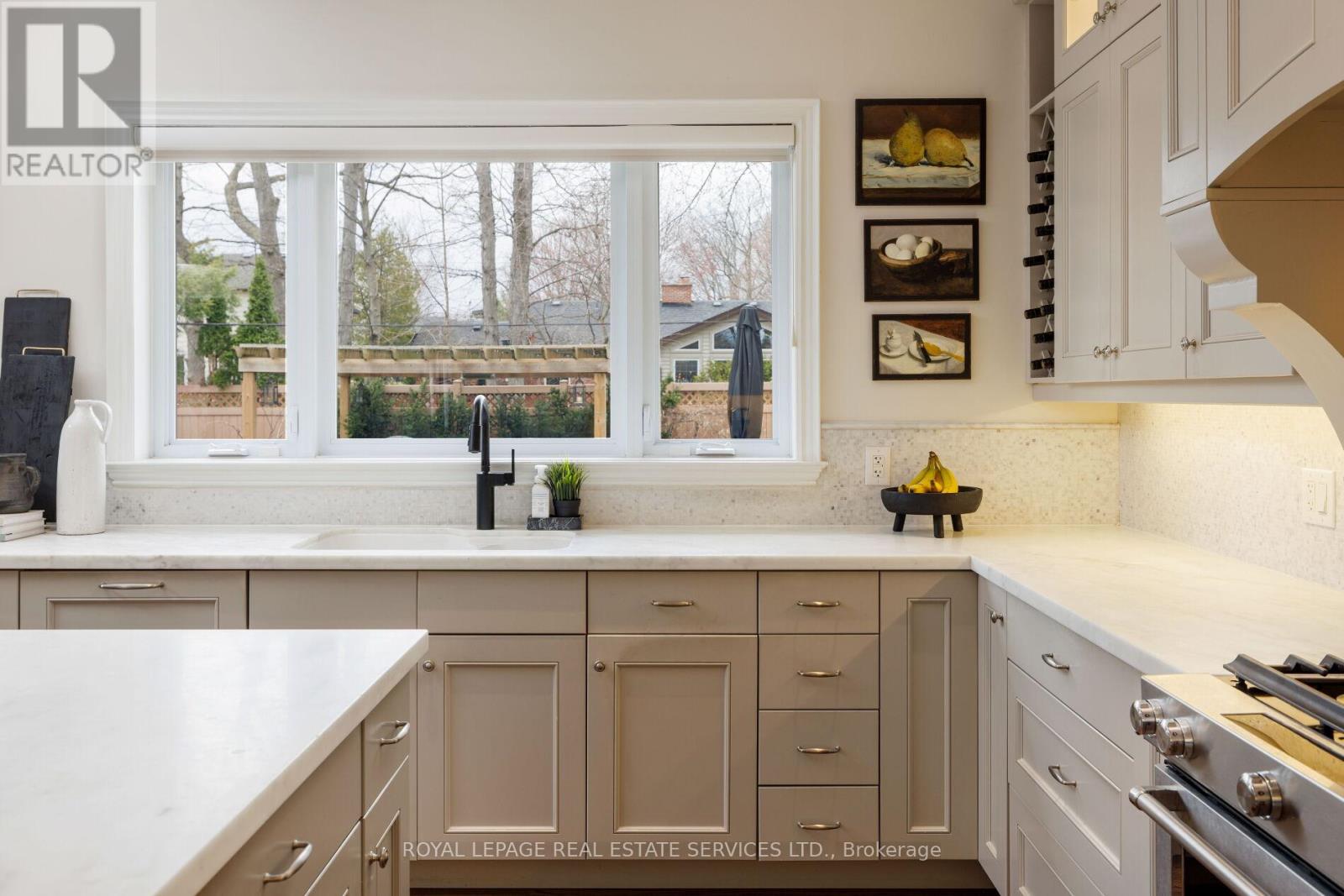 23 Glenmanor Drive, Oakville, Ontario  L6K 2B3 - Photo 10 - W12998386