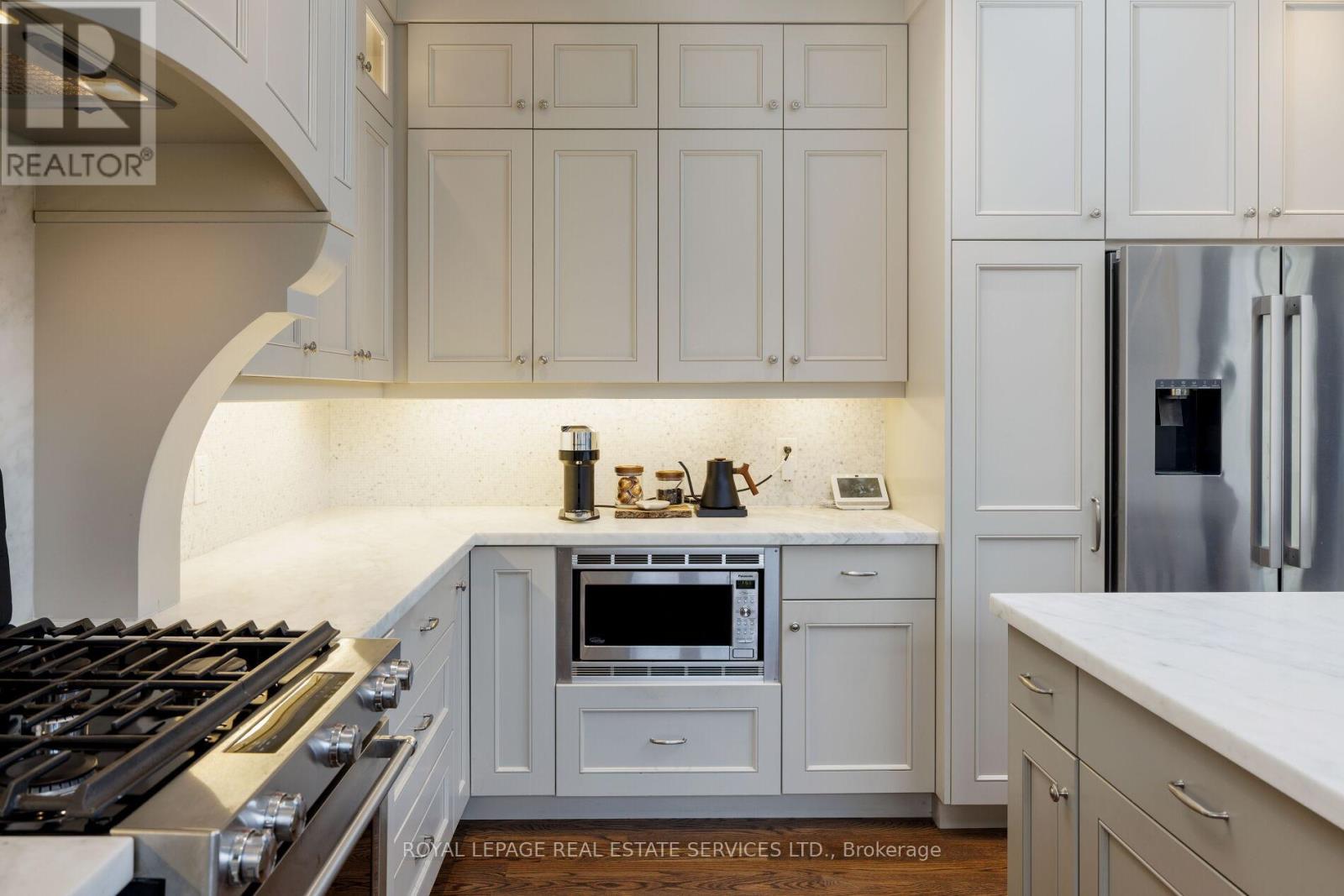 23 Glenmanor Drive, Oakville, Ontario  L6K 2B3 - Photo 11 - W12998386