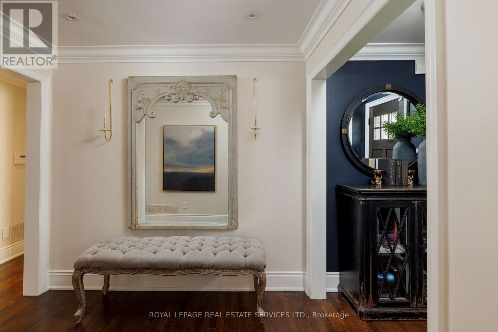 23 Glenmanor Drive, Oakville, Ontario  L6K 2B3 - Photo 4 - W12998386