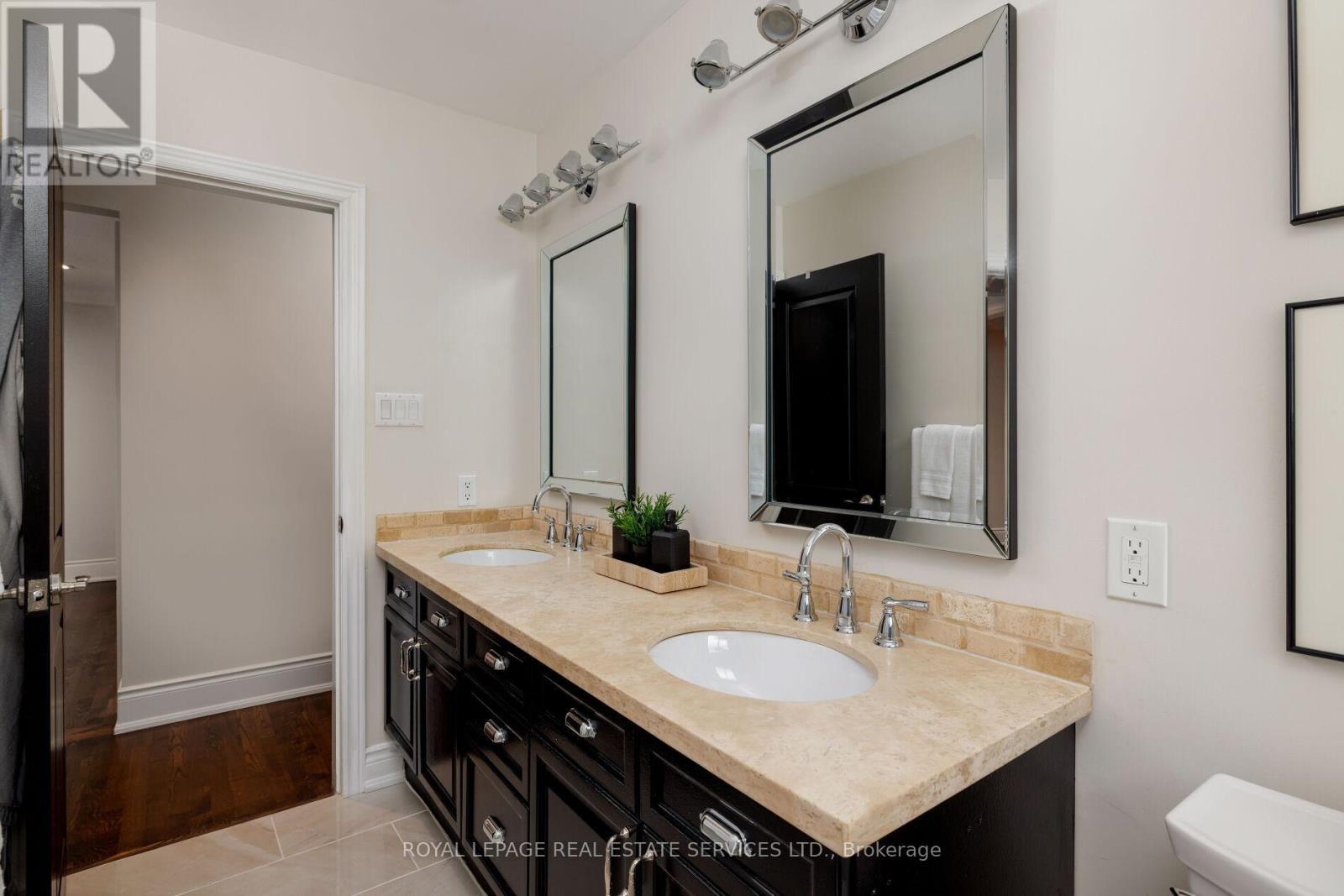 23 Glenmanor Drive, Oakville, Ontario  L6K 2B3 - Photo 47 - W12998386