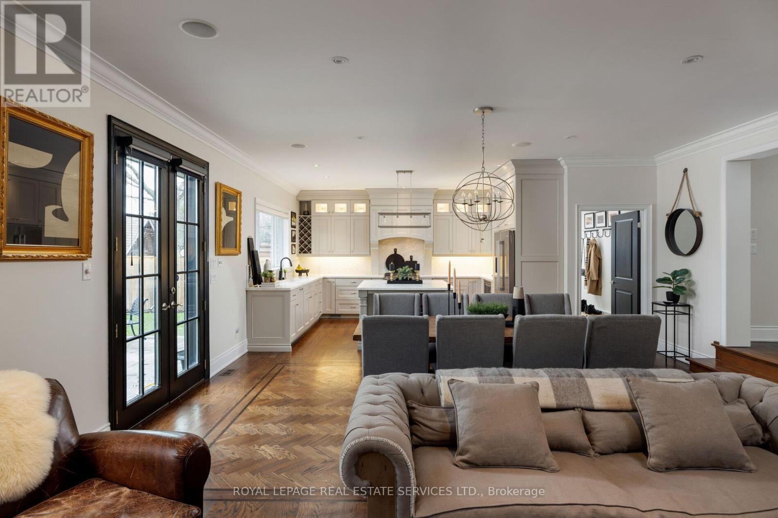 23 Glenmanor Drive, Oakville, Ontario  L6K 2B3 - Photo 7 - W12998386