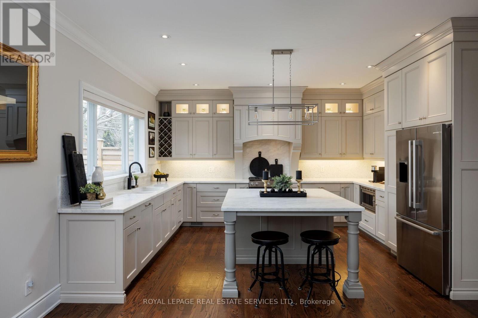 23 Glenmanor Drive, Oakville, Ontario  L6K 2B3 - Photo 9 - W12998386