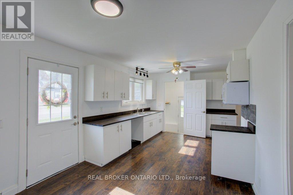 387 Countess Street S, West Grey, Ontario  N0G 1R0 - Photo 3 - X12998256