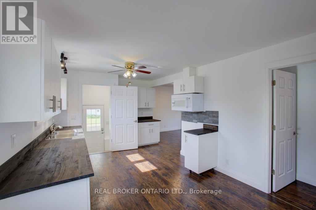 387 Countess Street S, West Grey, Ontario  N0G 1R0 - Photo 4 - X12998256