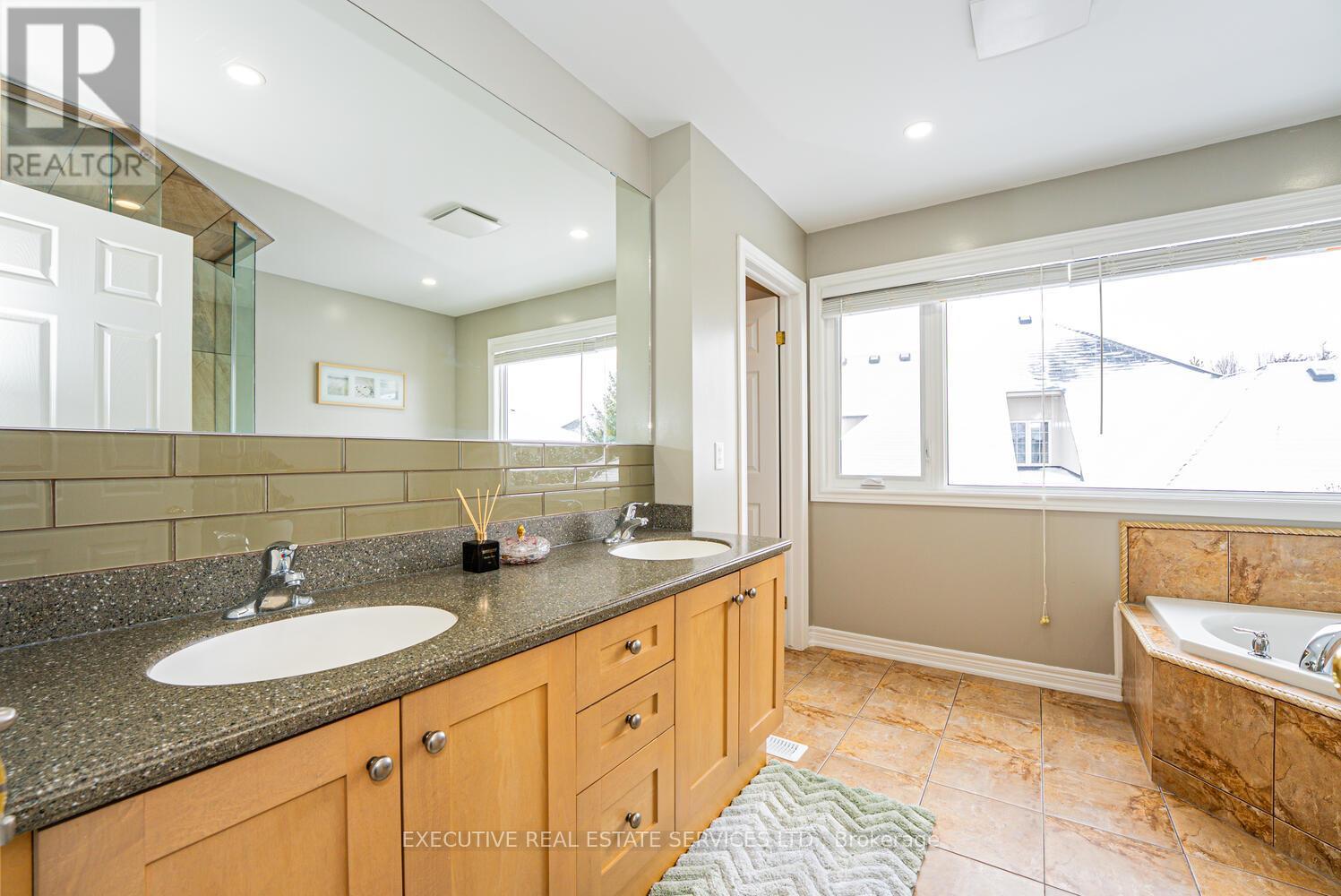 4 Berkshire Place, Hamilton, Ontario  L9K 0A9 - Photo 23 - X12998308