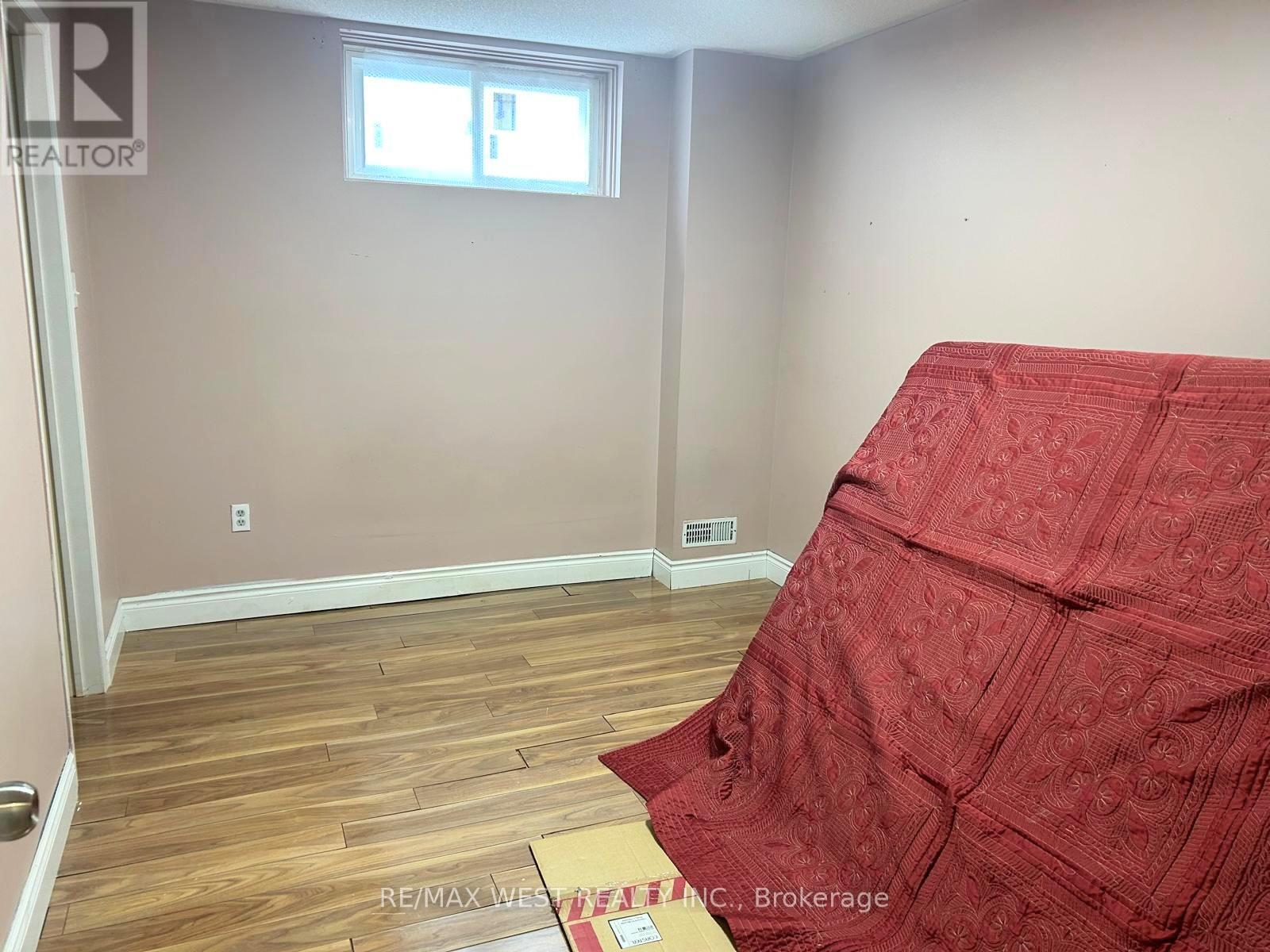 14 Suncrest Drive, Brampton, Ontario  L6X 4L6 - Photo 14 - W12979716