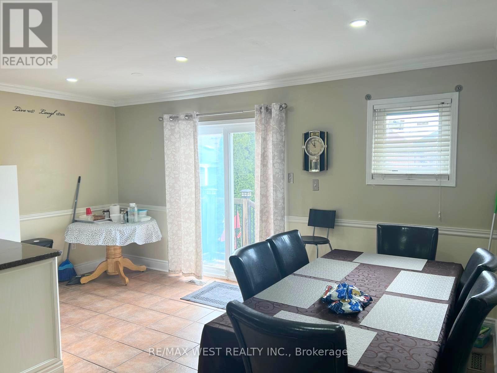 14 Suncrest Drive, Brampton, Ontario  L6X 4L6 - Photo 7 - W12979716