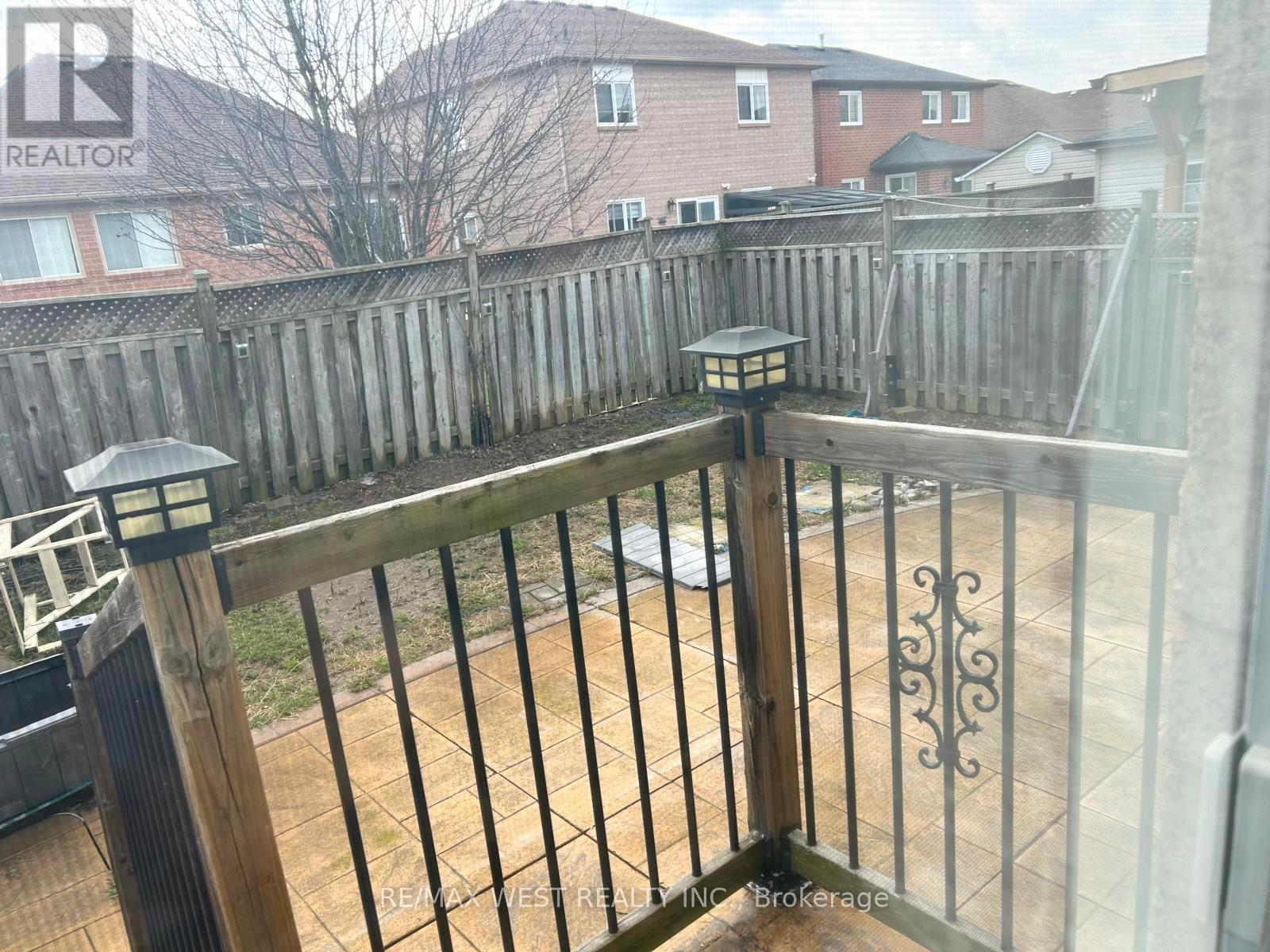 14 Suncrest Drive, Brampton, Ontario  L6X 4L6 - Photo 16 - W12979716