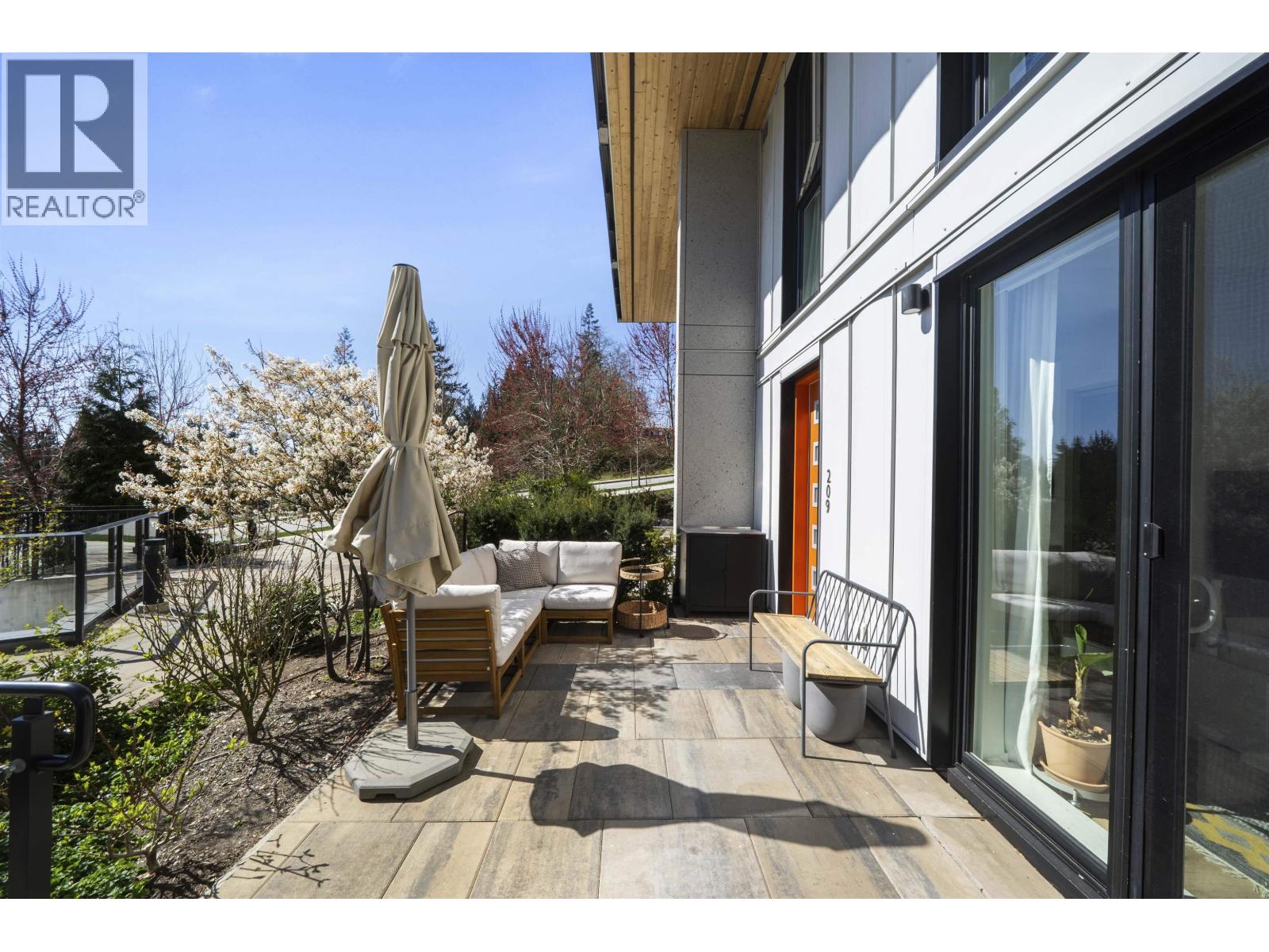 209 9888 University Crescent, Burnaby, British Columbia  V5A 0G4 - Photo 4 - R3111240