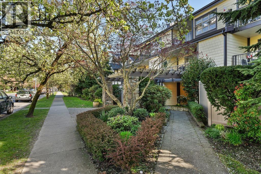 207 235 W 4TH STREET, north vancouver, British Columbia