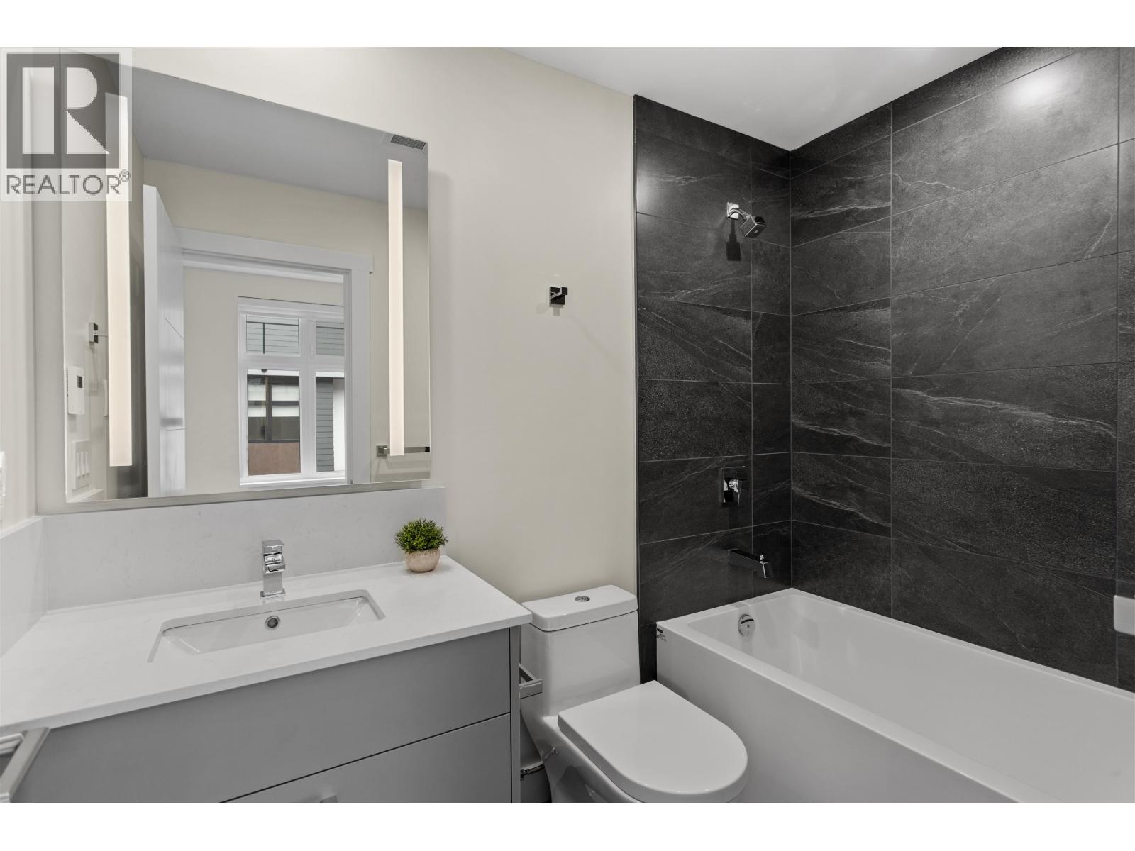 311 342 Mountain Highway, North Vancouver, British Columbia  V7J 2K8 - Photo 20 - R3111422