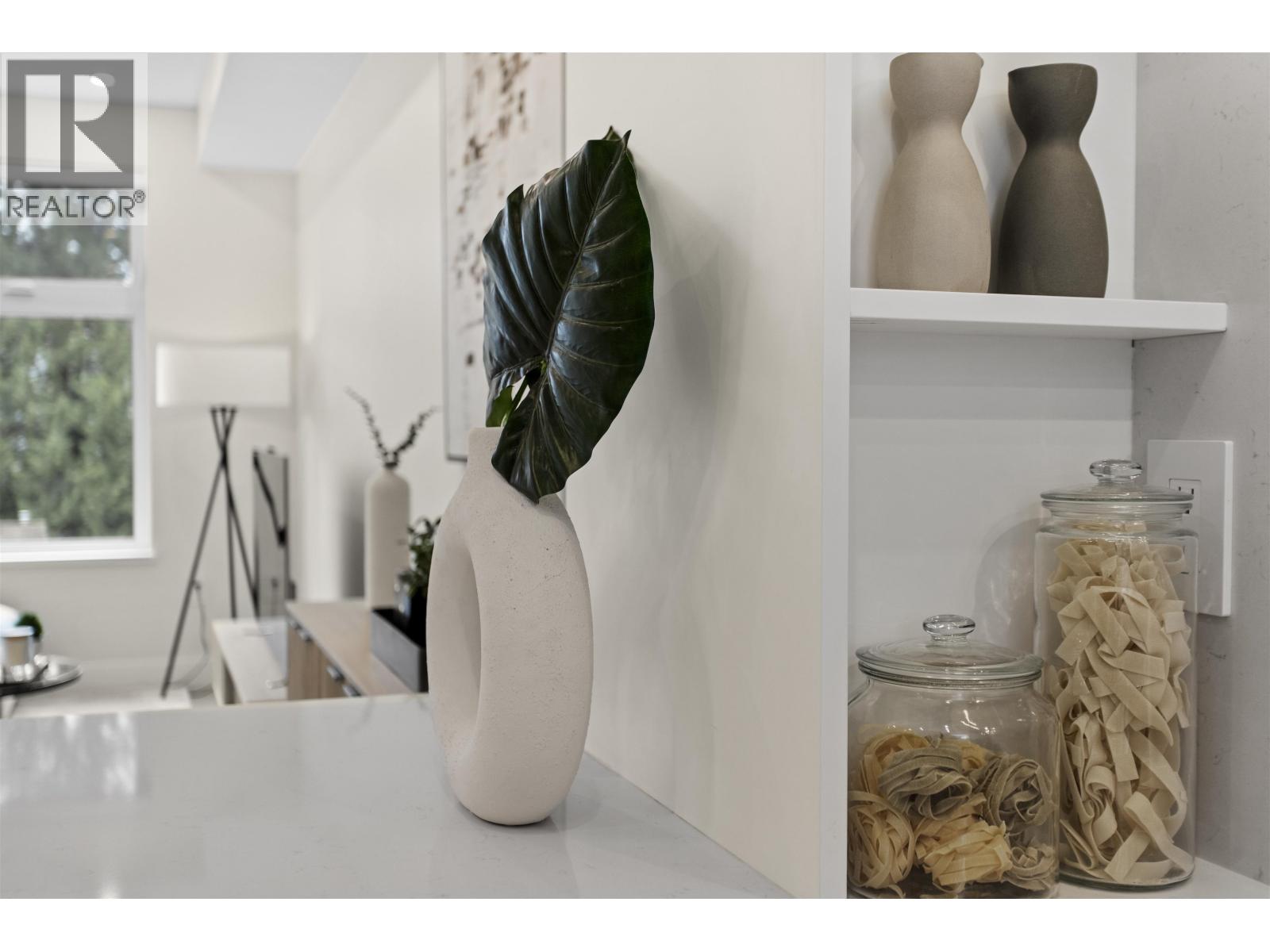 311 342 Mountain Highway, North Vancouver, British Columbia  V7J 2K8 - Photo 8 - R3111422