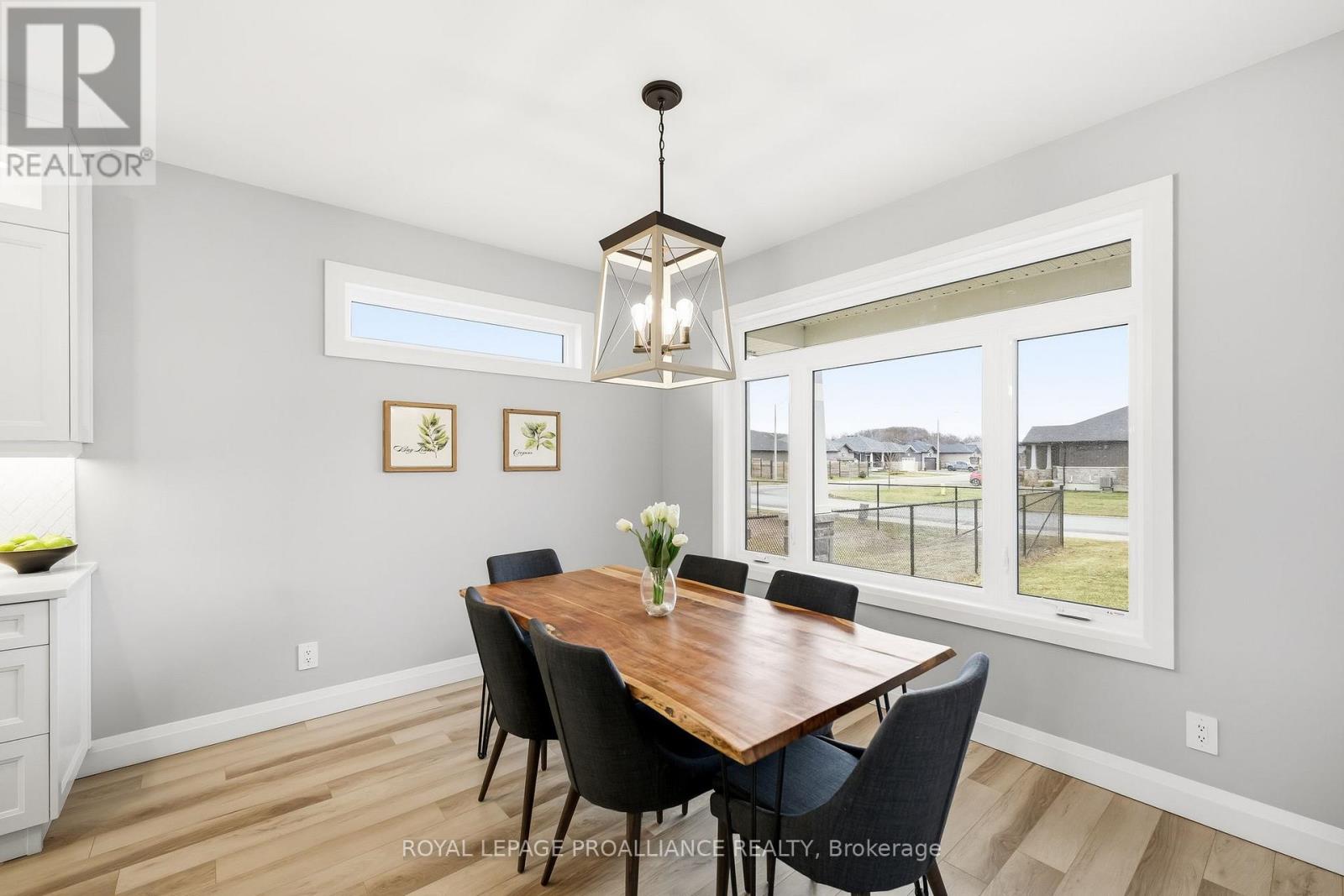 15 Ambrosia Terrace, Quinte West, Ontario  K8V 0G7 - Photo 13 - X12998518