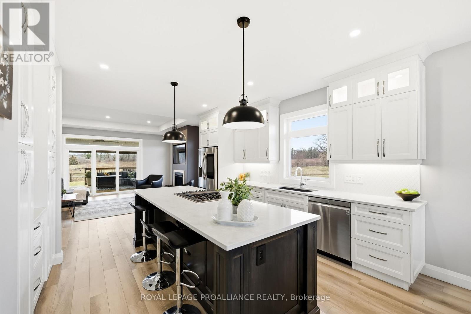 15 Ambrosia Terrace, Quinte West, Ontario  K8V 0G7 - Photo 15 - X12998518