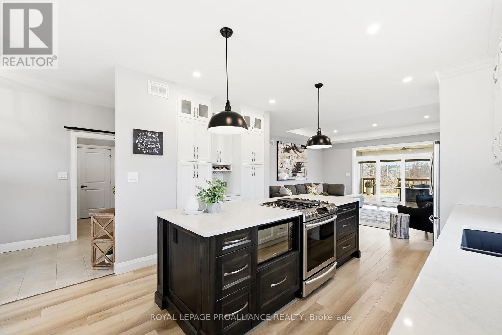 15 Ambrosia Terrace, Quinte West, Ontario  K8V 0G7 - Photo 17 - X12998518